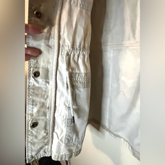 GAP Size XL Camouflage jacket.  100% cotton.  Like new condition. - Picture 6 of 9